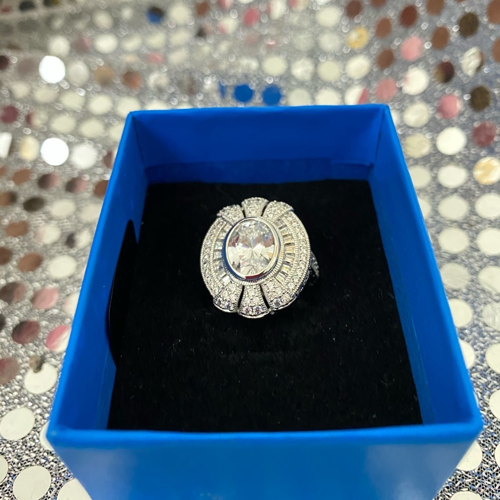 Xavier women’s ring size 5 .925 silver 4.23ct